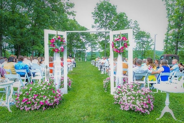 outdoor wedding ceremony at where the creeks meet